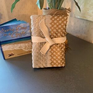 Ann Gish, 1 pillow cover, NEW NEVER USED, Luxury Linens. 100 percent Linen.